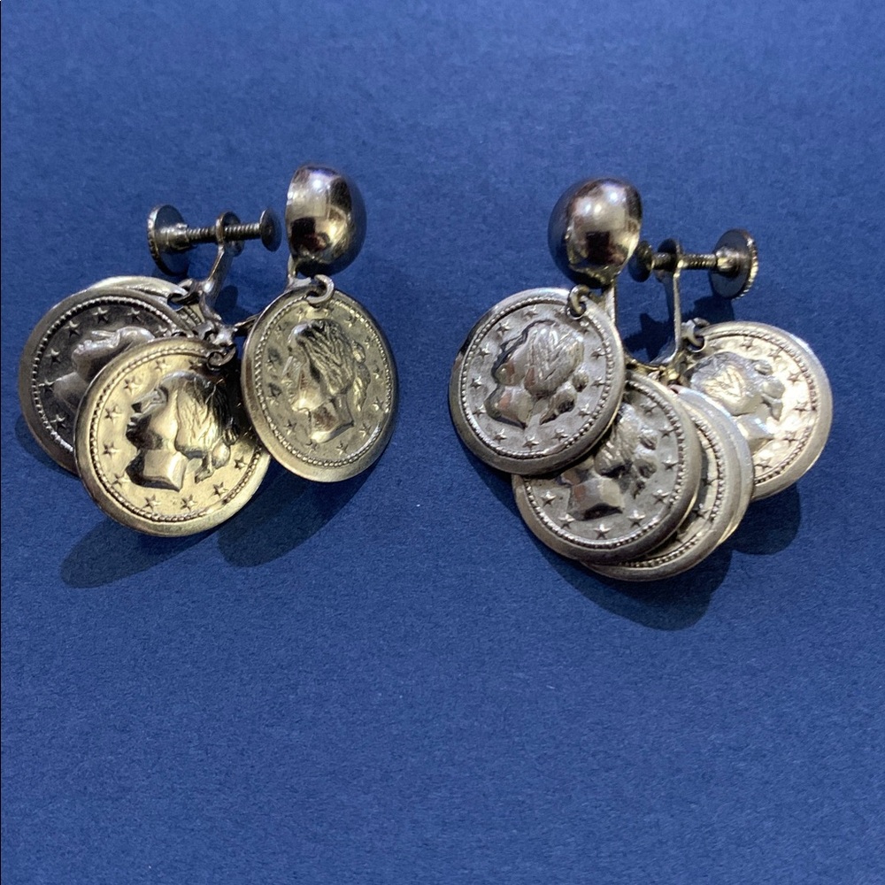 Vintage coin dangle 1” screw back earrings silver tone in good condition